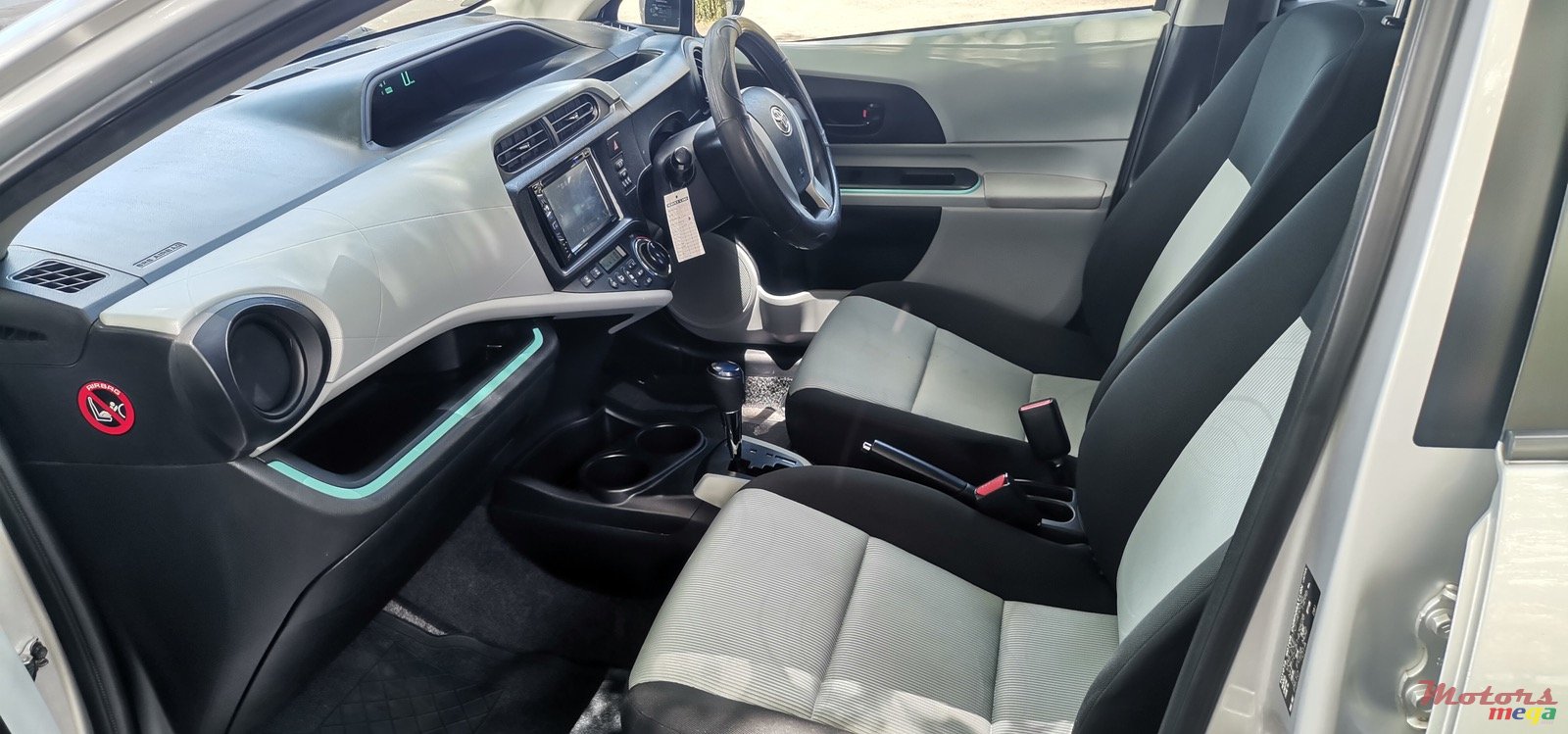 2013' Toyota Aqua photo #5