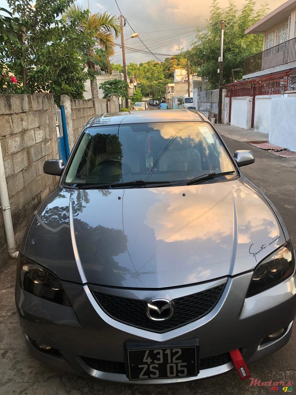 2005' Mazda Axela photo #2