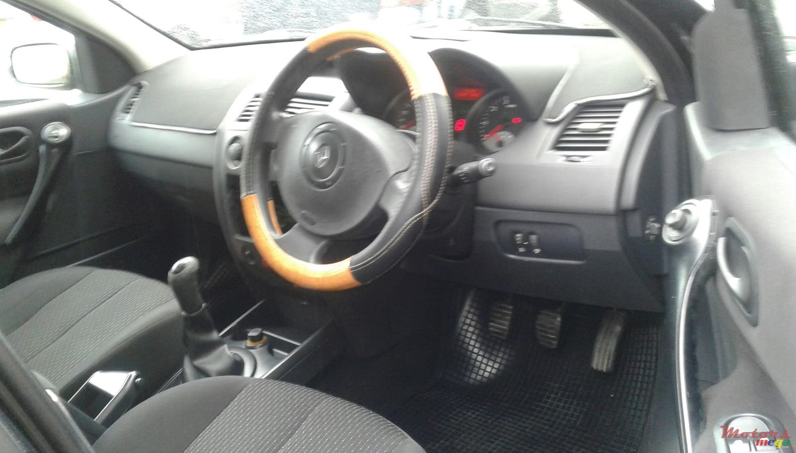 2005' Renault Megane photo #3