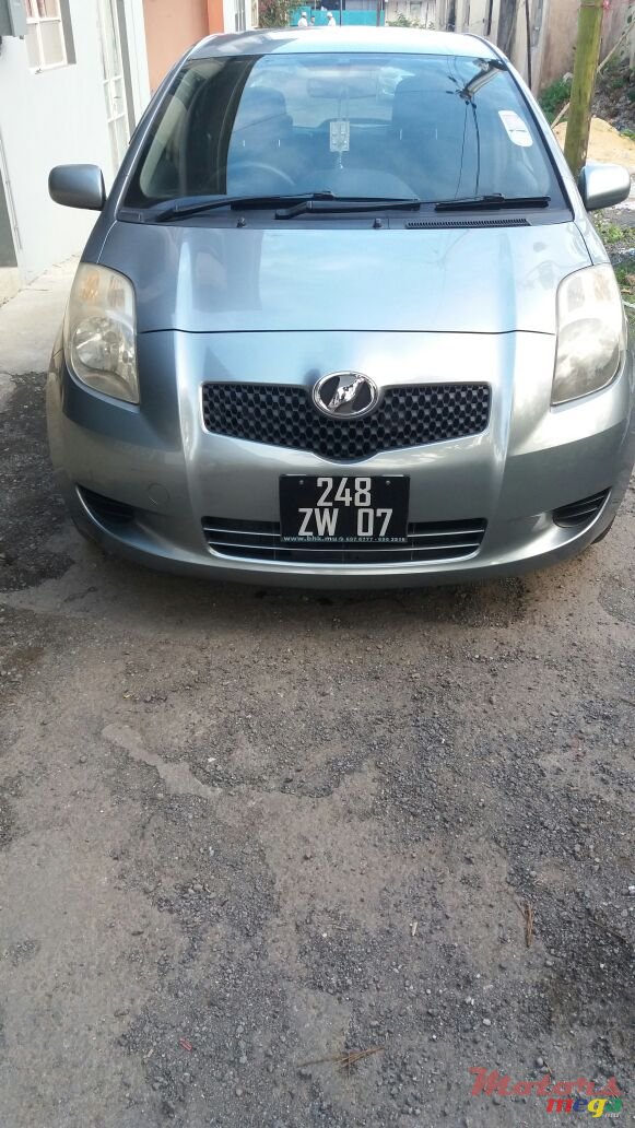 2007' Toyota Vitz photo #3