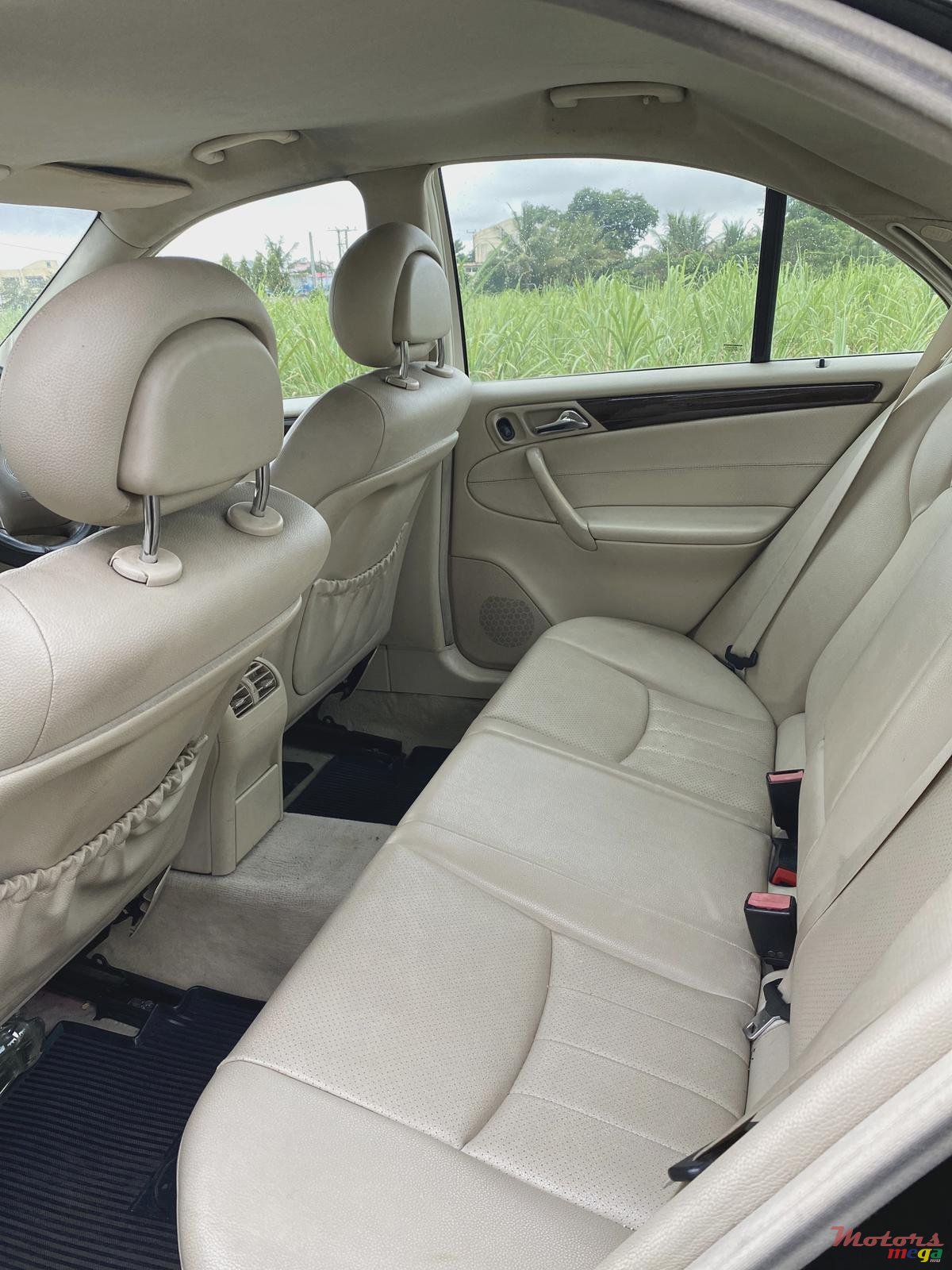 2004' Mercedes-Benz C-Class photo #2