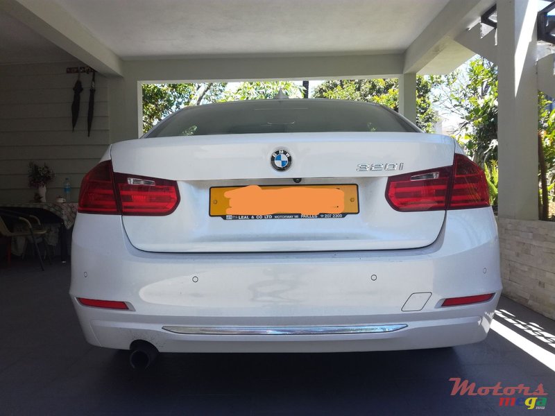 2014' BMW 3 Series photo #2