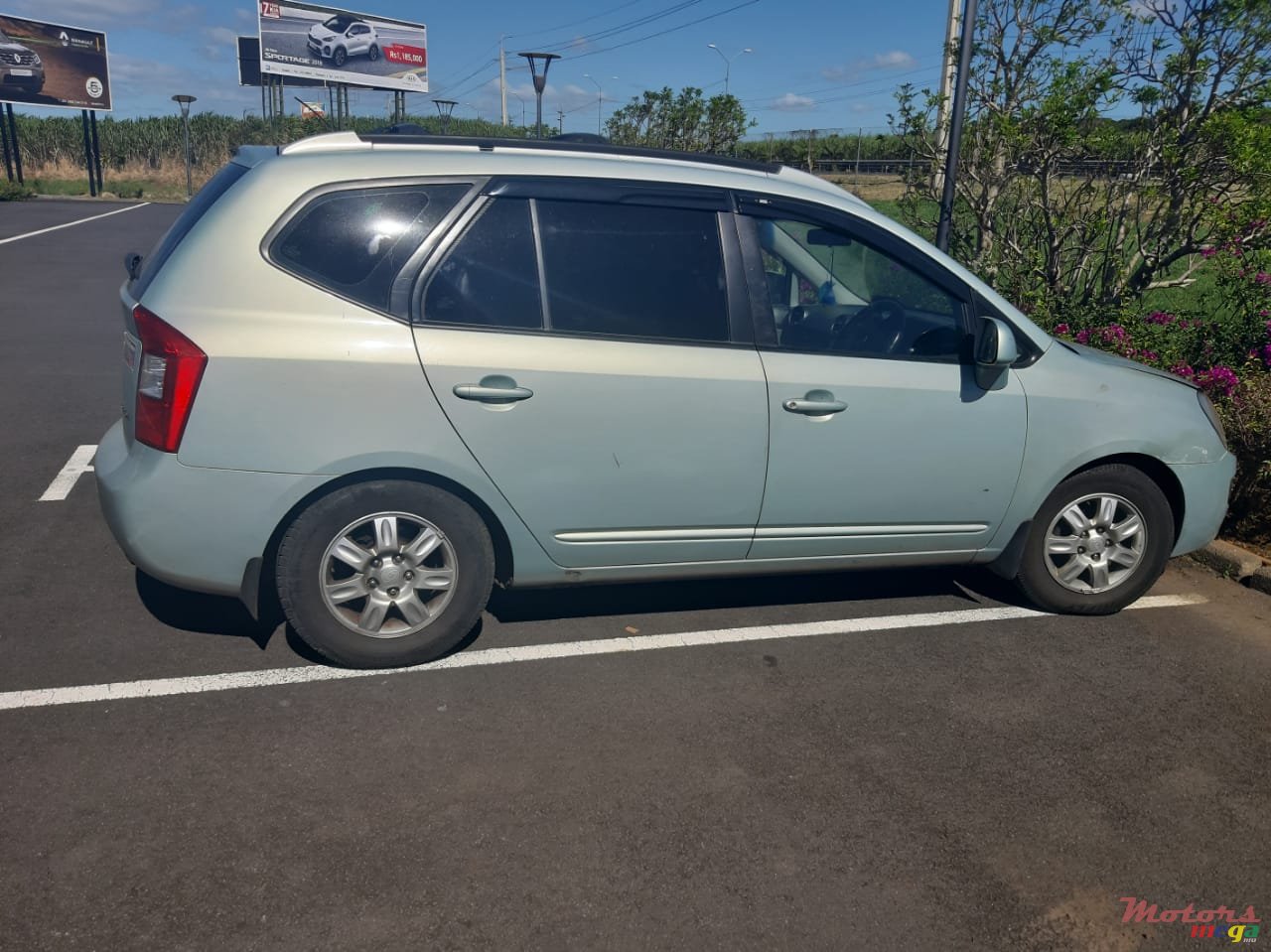 2008' Kia Carens photo #3