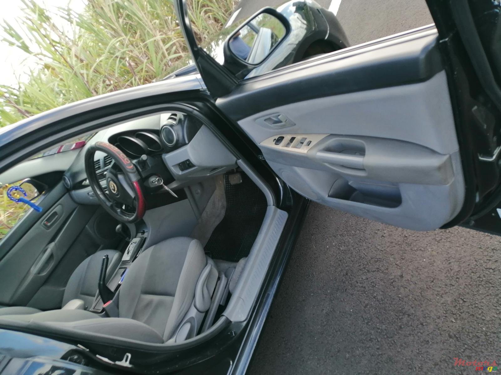 2005' Mazda 3 photo #3