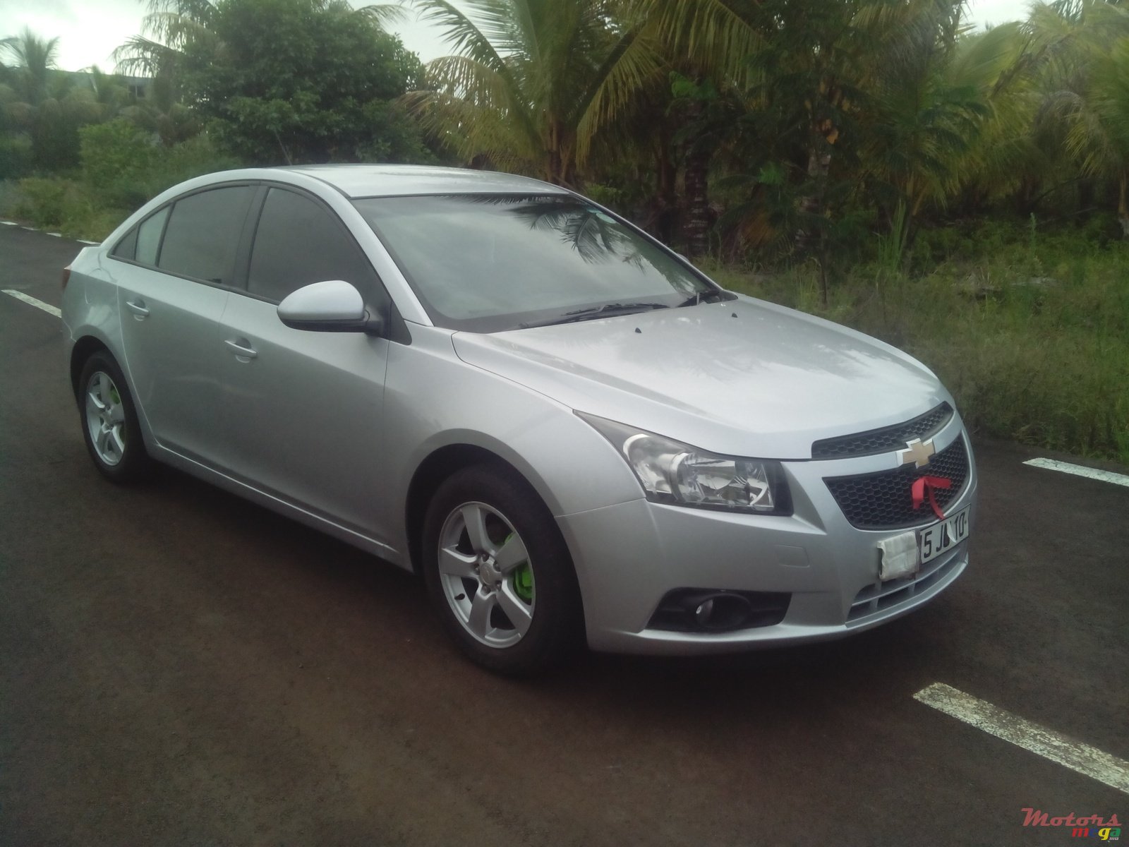 2010' Chevrolet Cruze photo #2