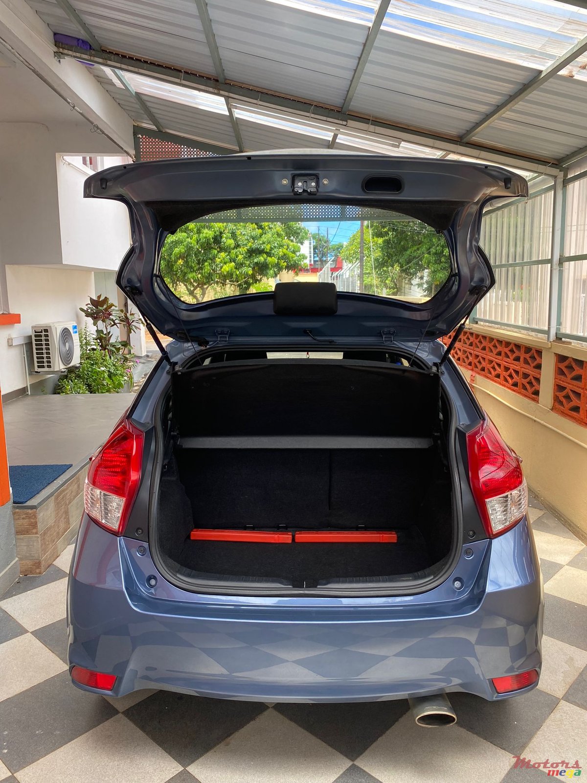 2014' Toyota Yaris photo #4