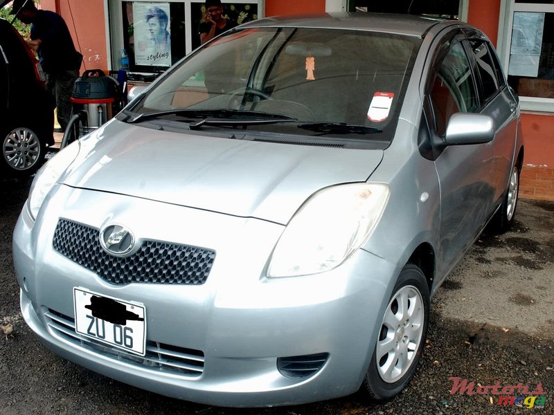 2006' Toyota Vitz photo #1