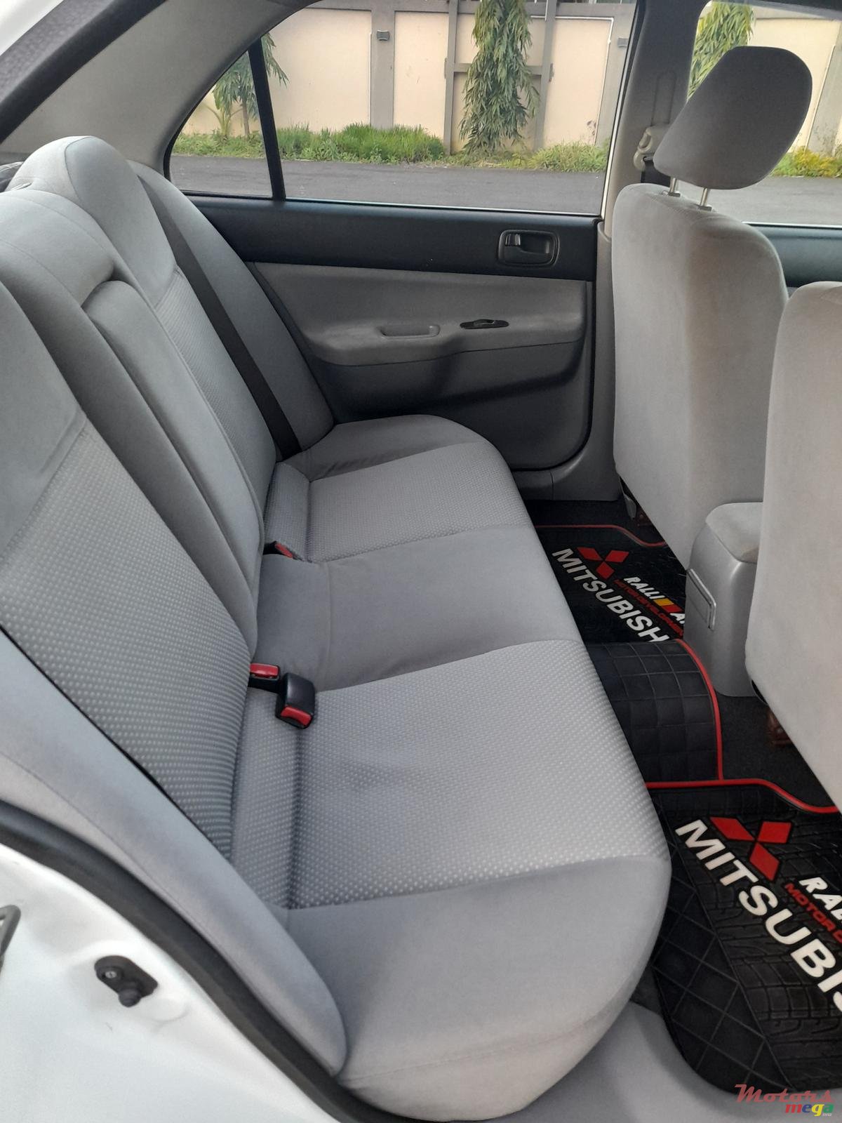 2007' Mitsubishi Lancer photo #5