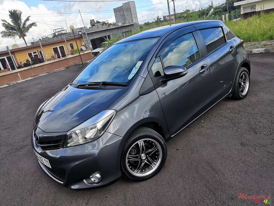 2011' Toyota Vitz 1300cc photo #1
