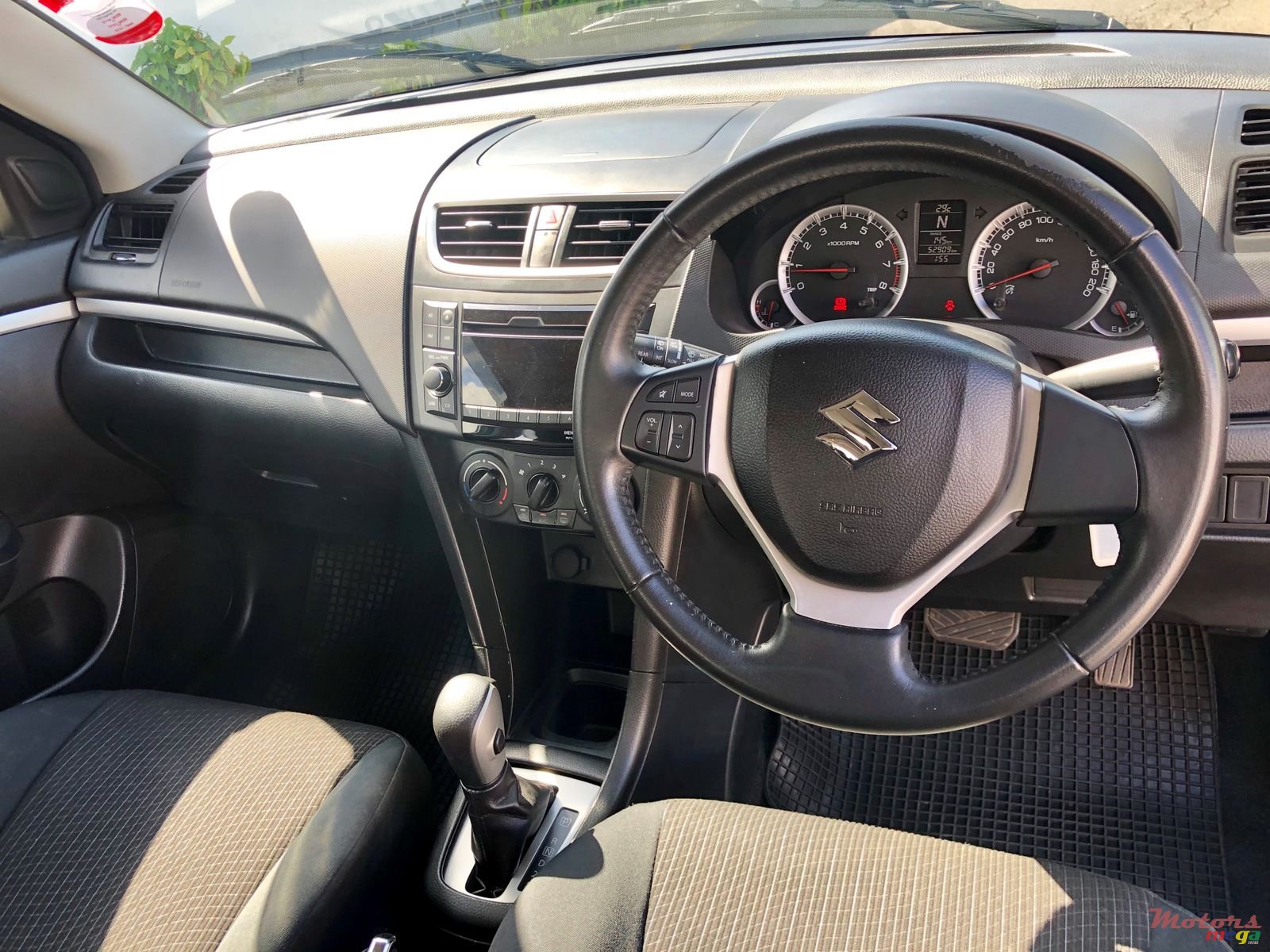 2014' Suzuki Swift photo #3