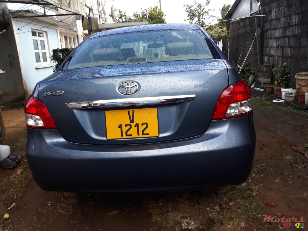 2006' Toyota Yaris photo #2