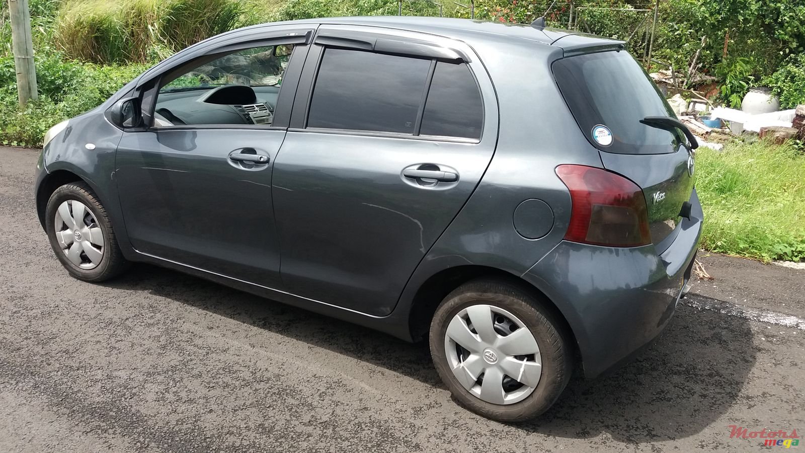 2007' Toyota Vitz photo #3