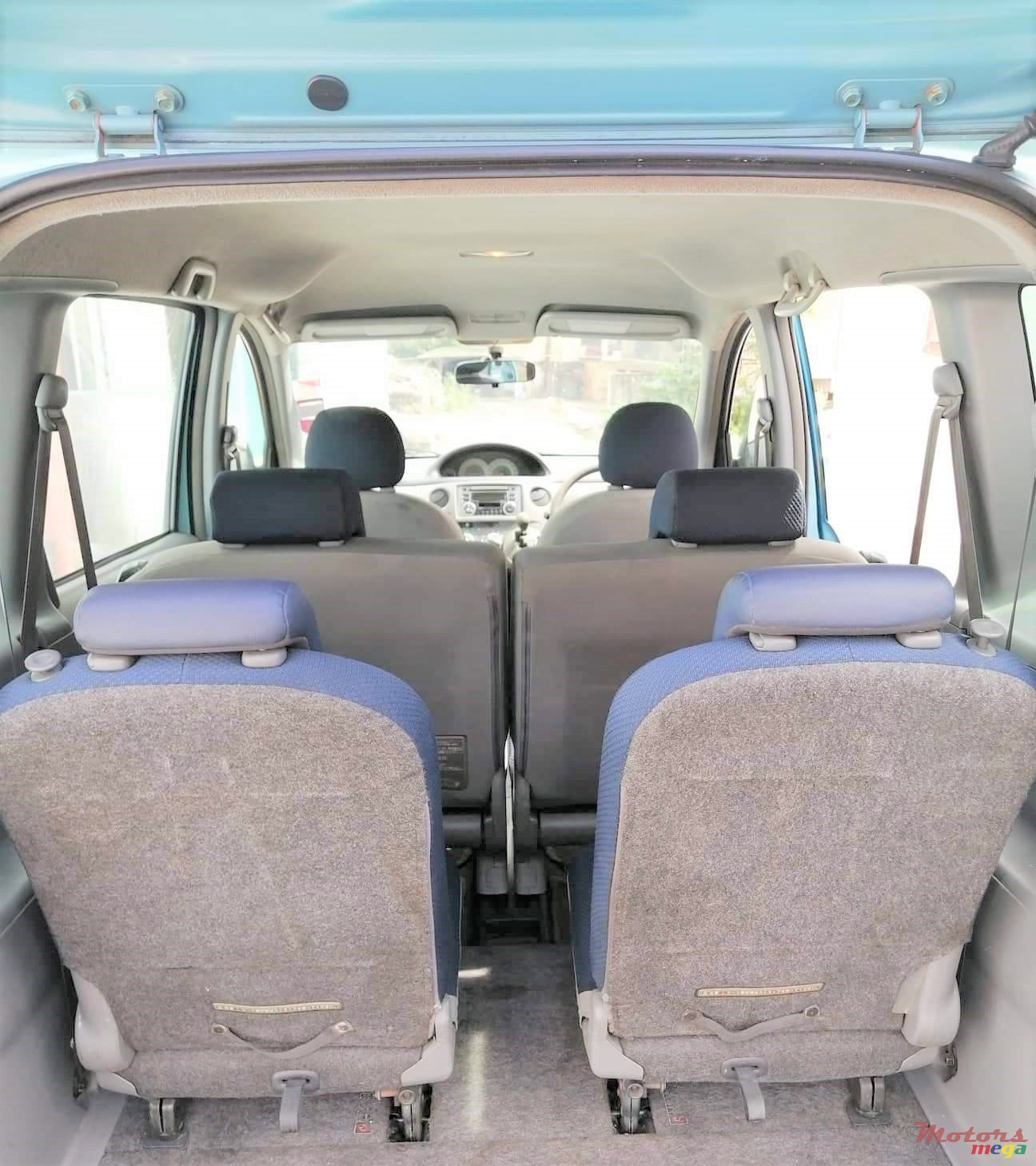 2005' Toyota Sienna photo #2