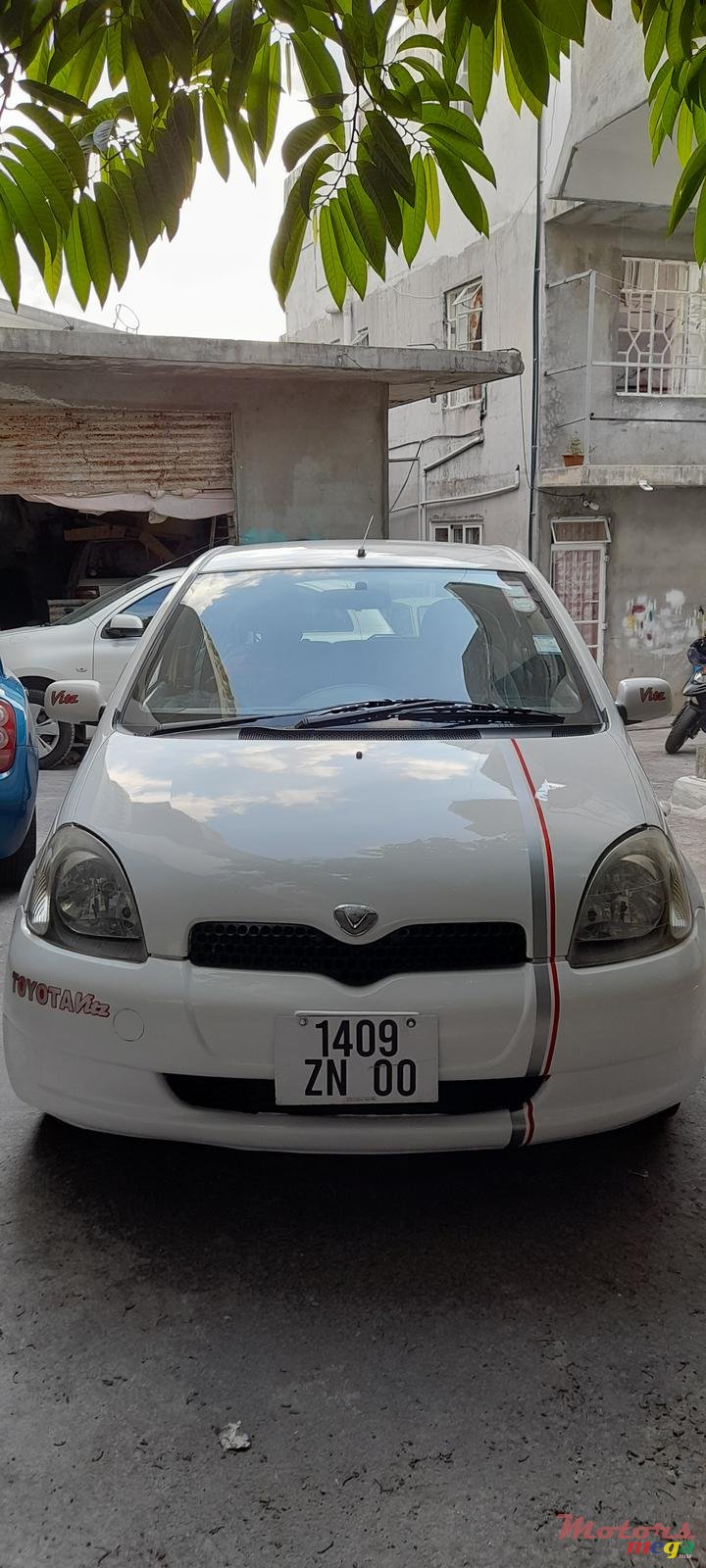 2000' Toyota Vitz photo #2