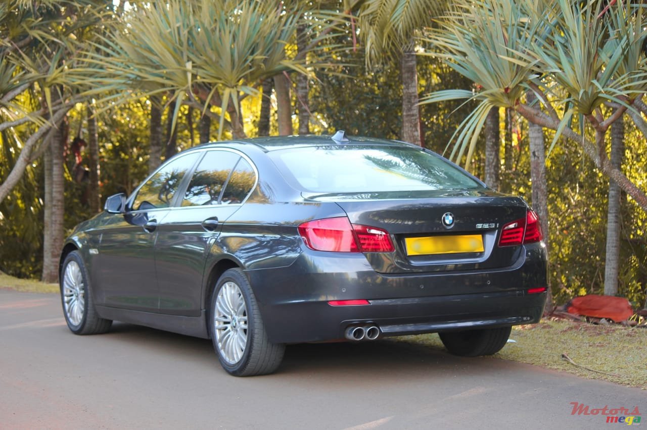 2010' BMW 523 photo #2