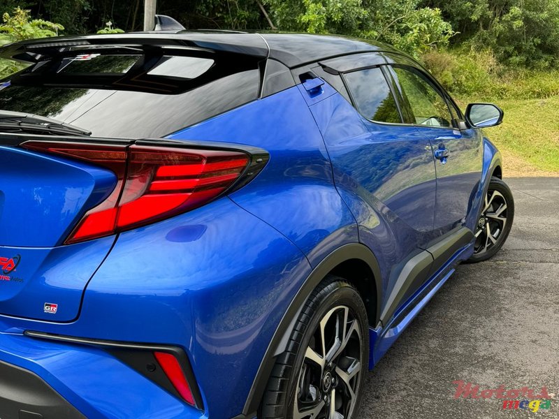 2020' Toyota C-HR photo #4