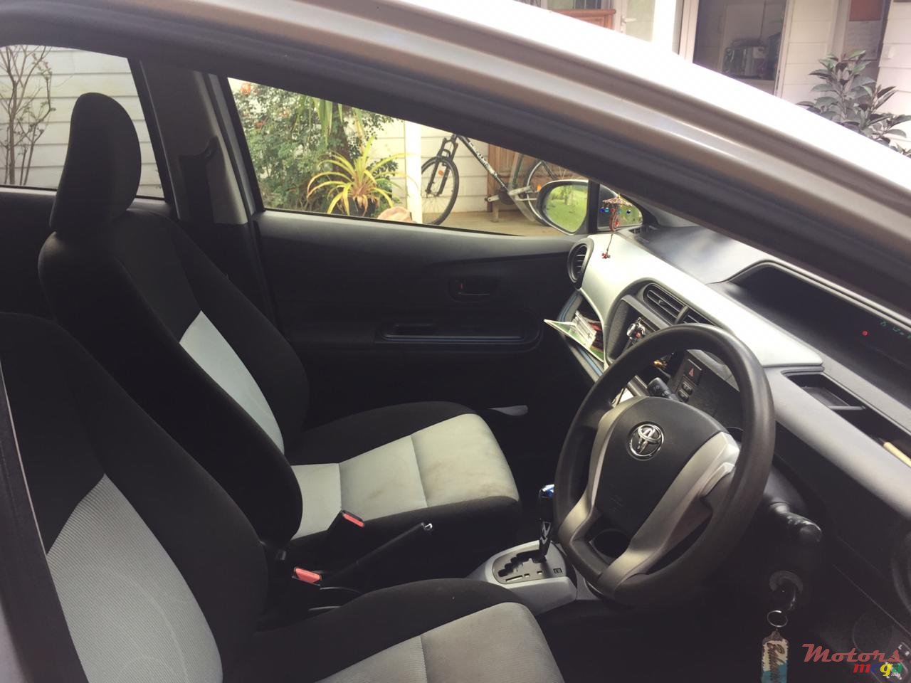 2013' Toyota Aqua photo #3