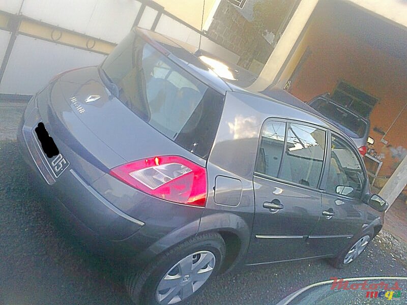 2005' Renault Megane HATCHBACK photo #2
