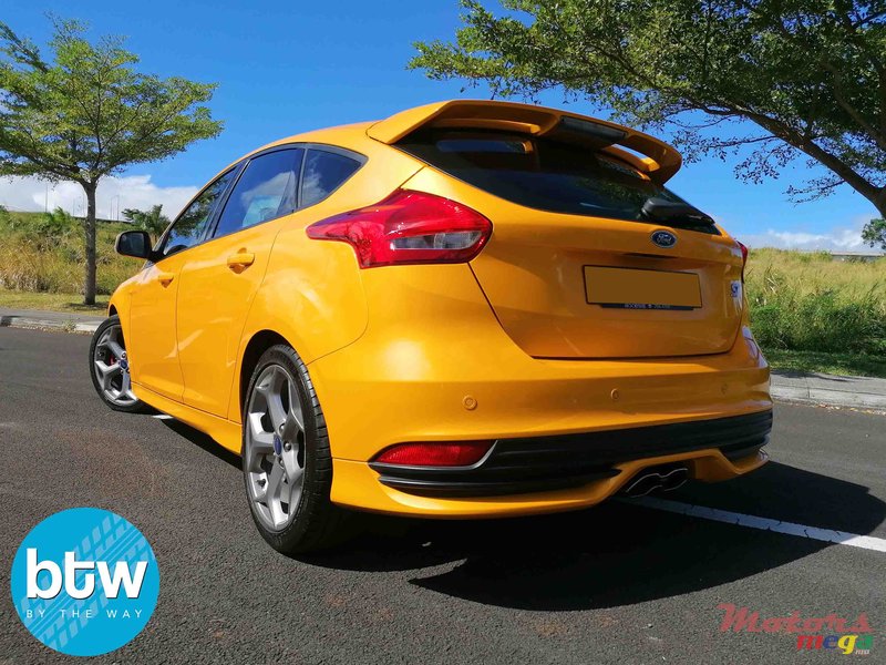 2015' Ford Focus ST photo #2