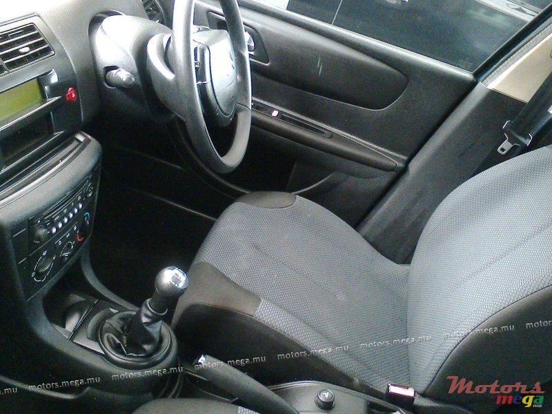 2009' Citroen C4 photo #3