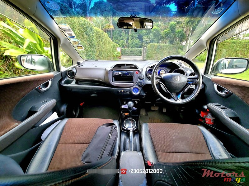 2012' Honda Fit Shuttle Hybrid photo #7