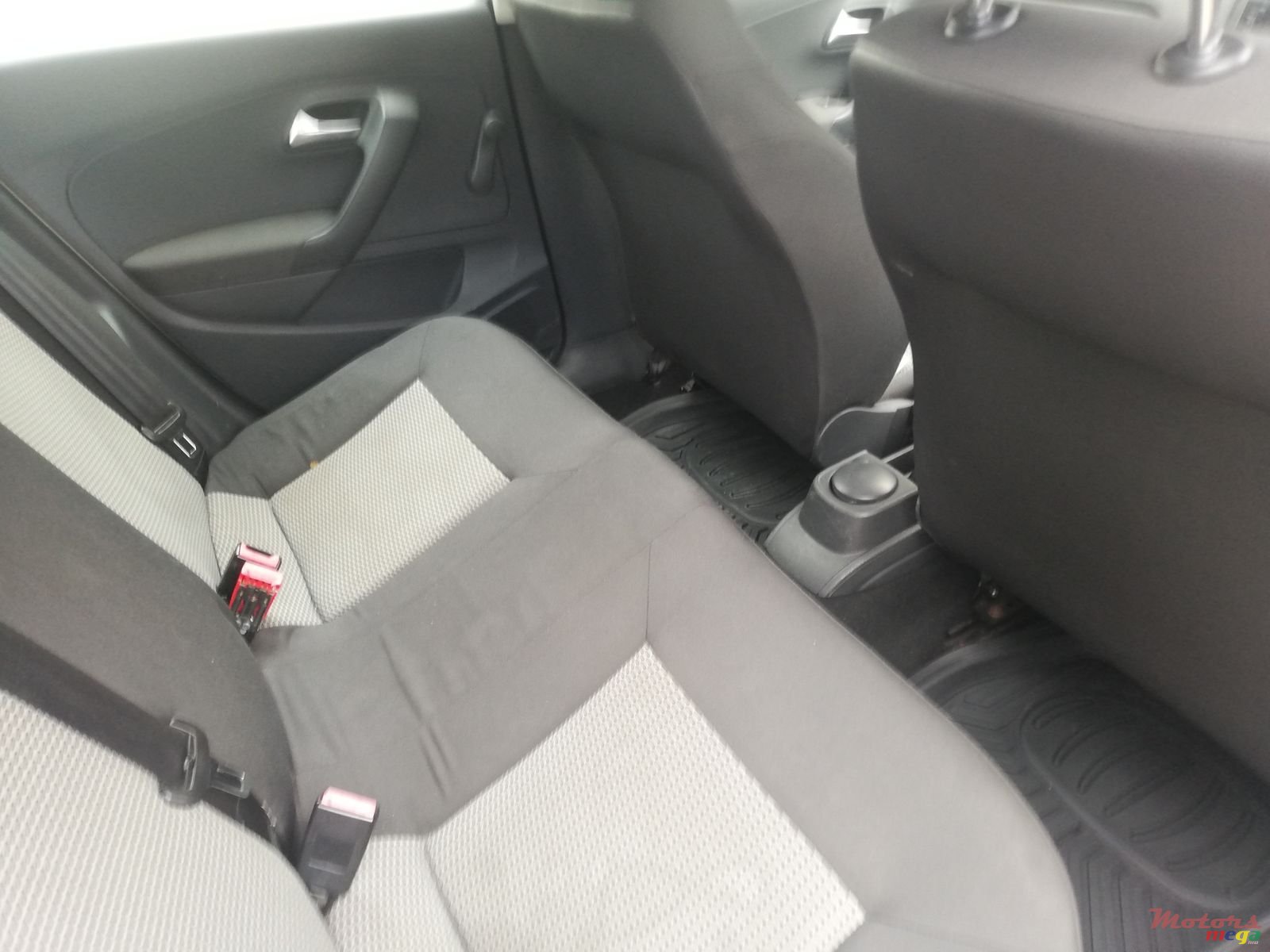 2010' Volkswagen Polo photo #4