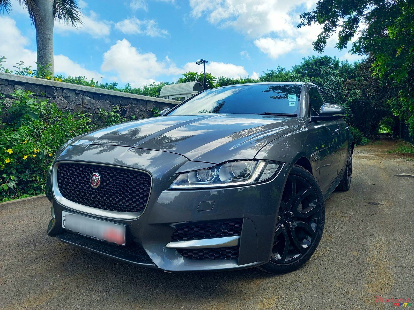 2018' Jaguar XF 20d R-Sport 2.0 photo #1