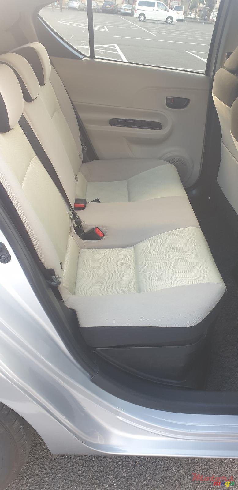 2012' Toyota Aqua photo #5