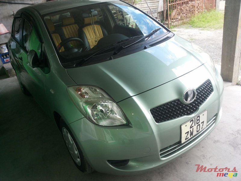 2007' Toyota Vitz photo #2