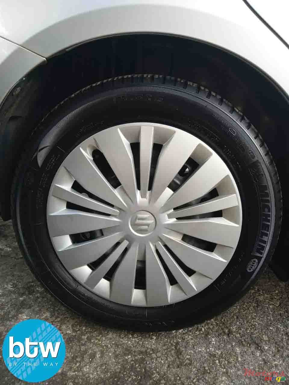 2014' Suzuki Swift photo #7