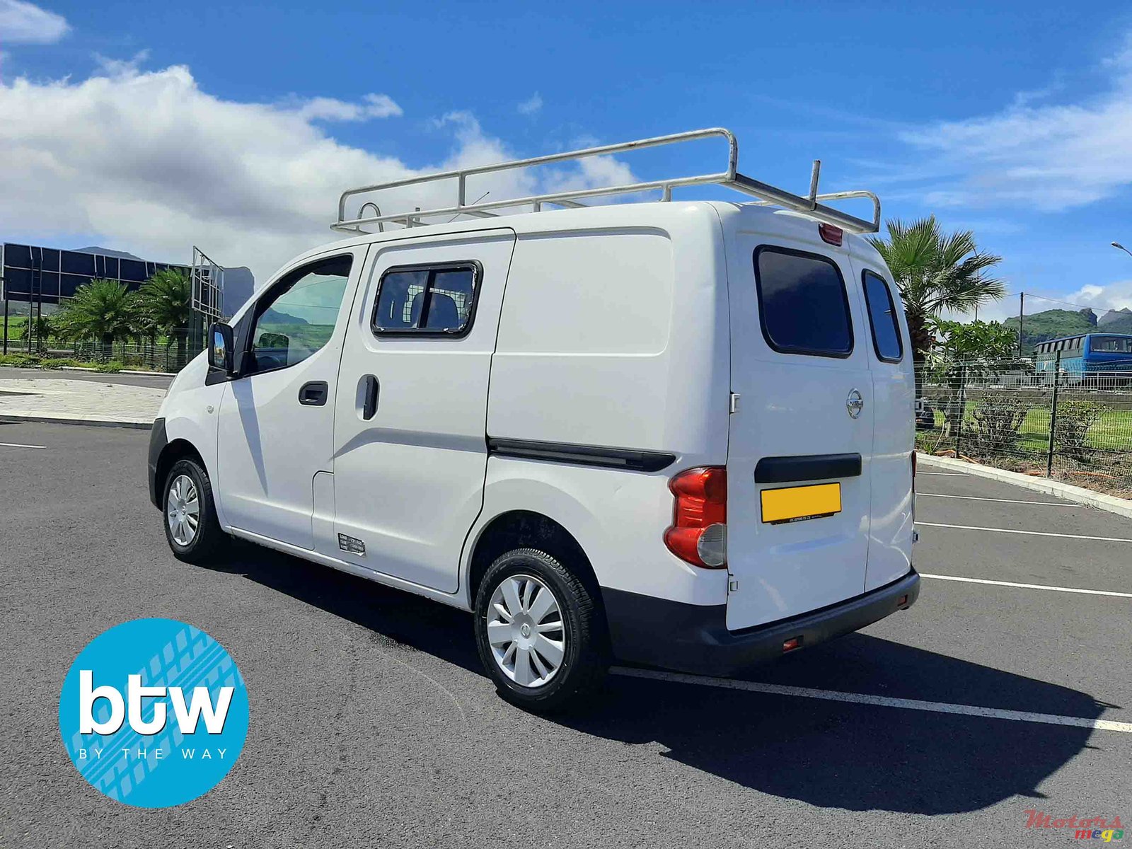 2018' Nissan NV photo #3