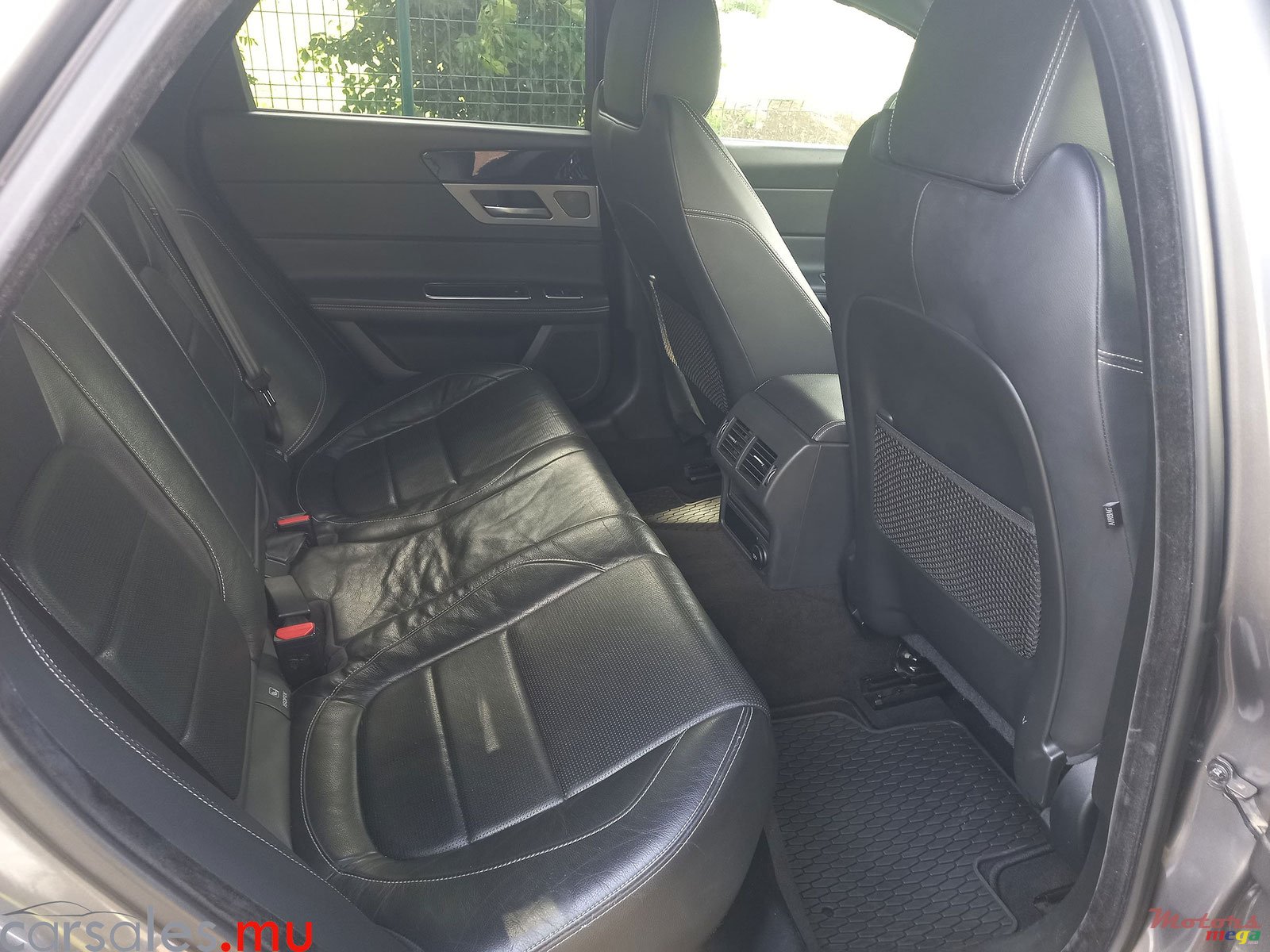 2018' Jaguar XF 20d R-Sport 2.0 photo #5