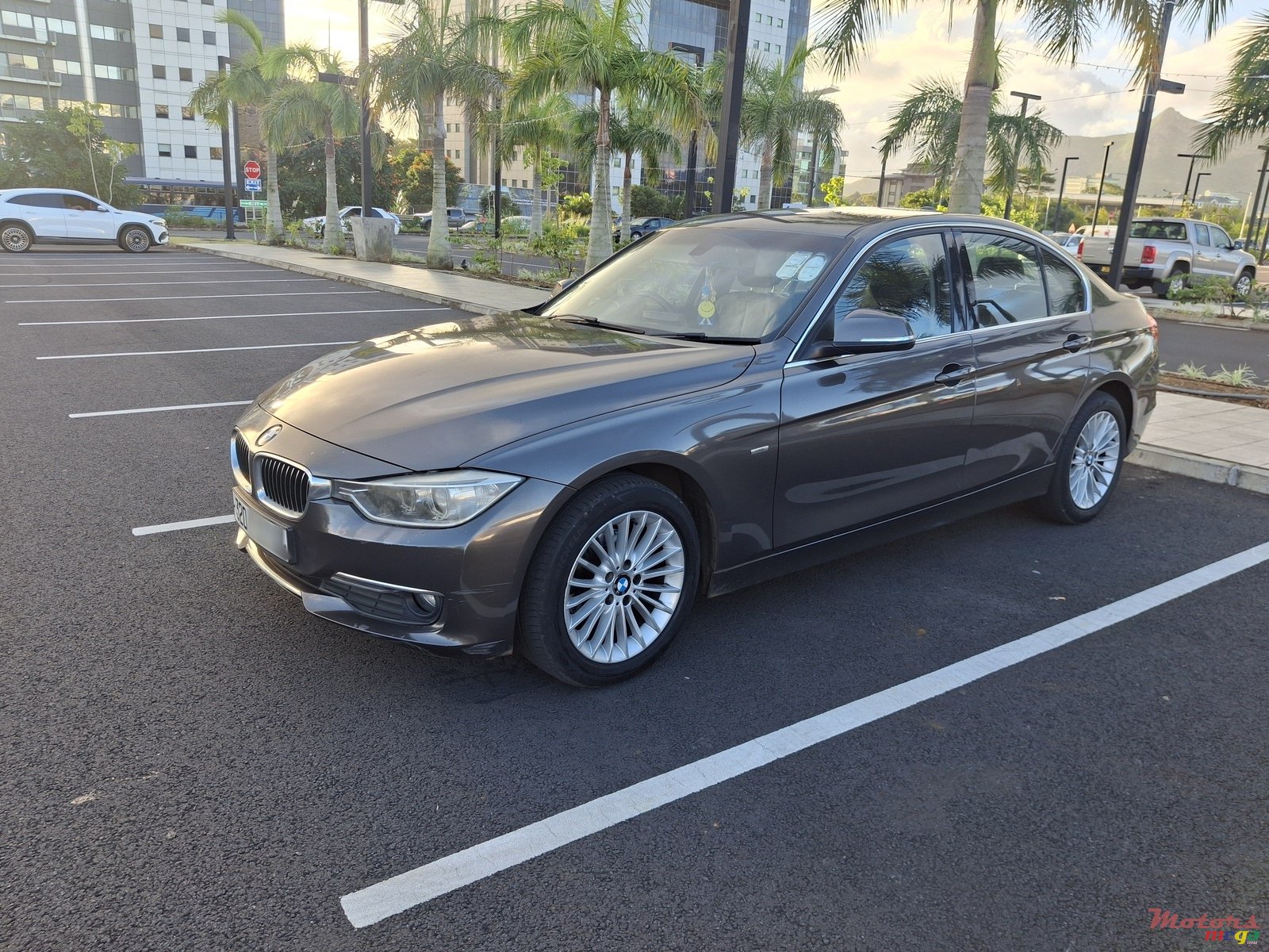 2015' BMW 3 Series photo #4