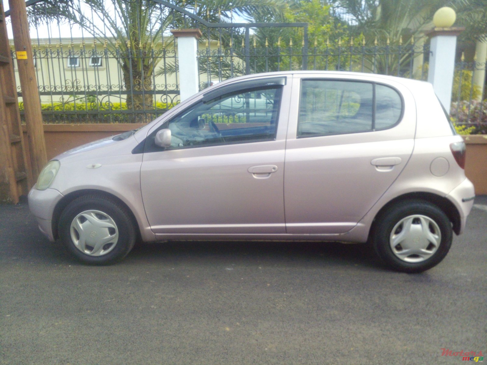 1999' Toyota Vitz auto photo #3