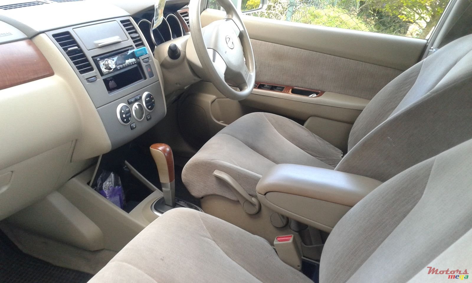 2005' Nissan Tiida photo #1