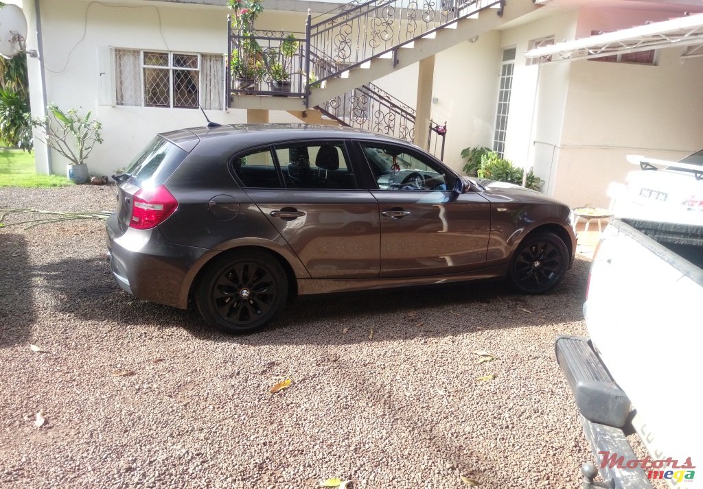 2007' BMW 1 Series 5 Door photo #1
