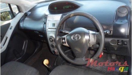 2007' Toyota Yaris photo #4