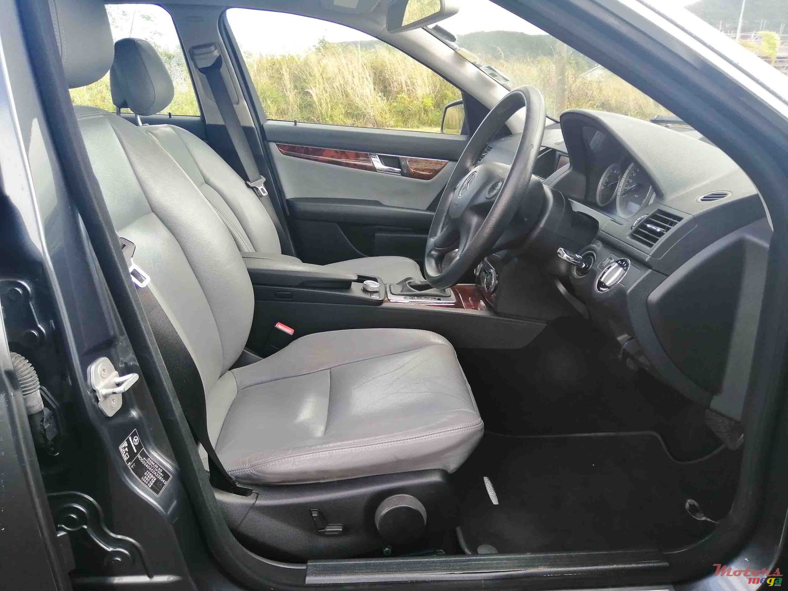 2009' Mercedes-Benz C-Class photo #6