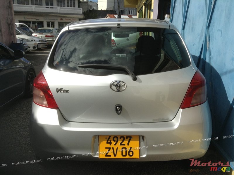 2006' Toyota Vitz photo #3