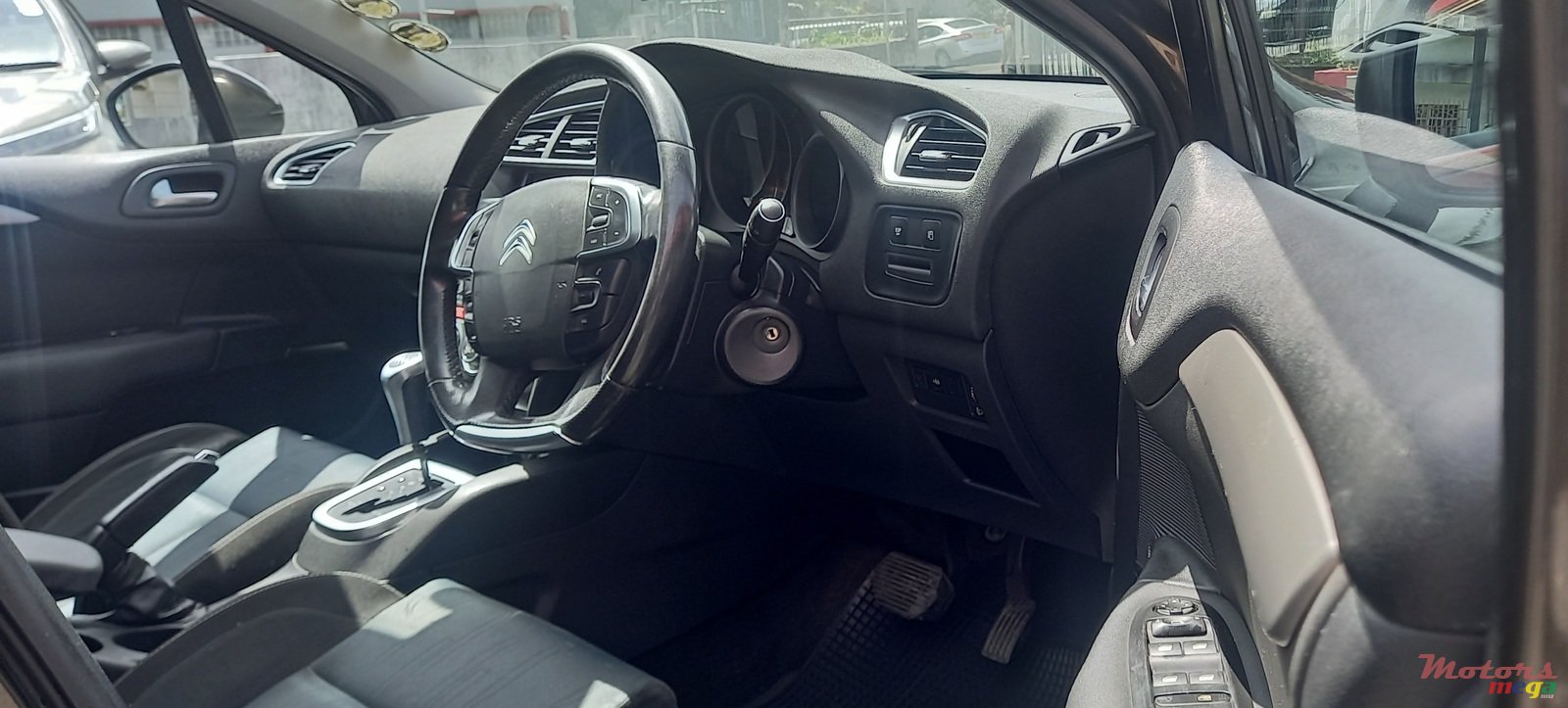 2012' Citroen C4 photo #5