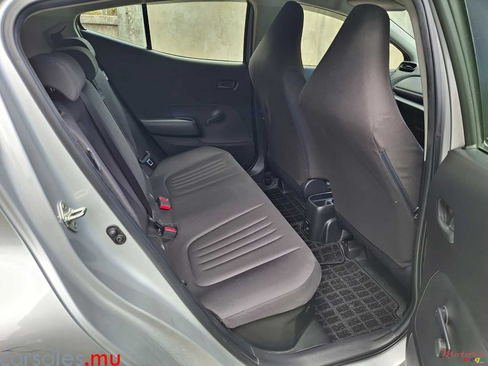 2022' Toyota Aqua 1.5 Hybrid photo #5