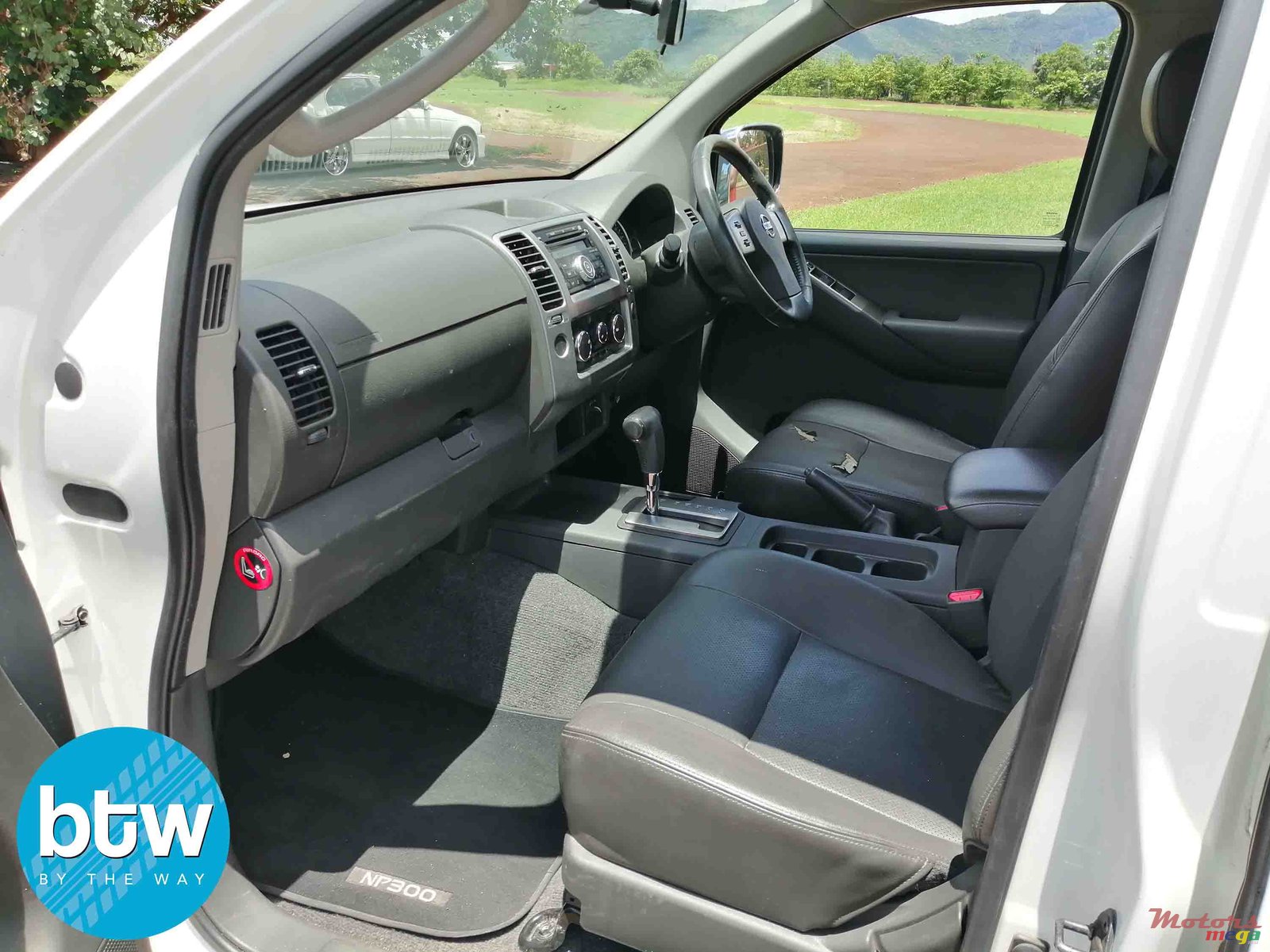 2017' Nissan Navara photo #3