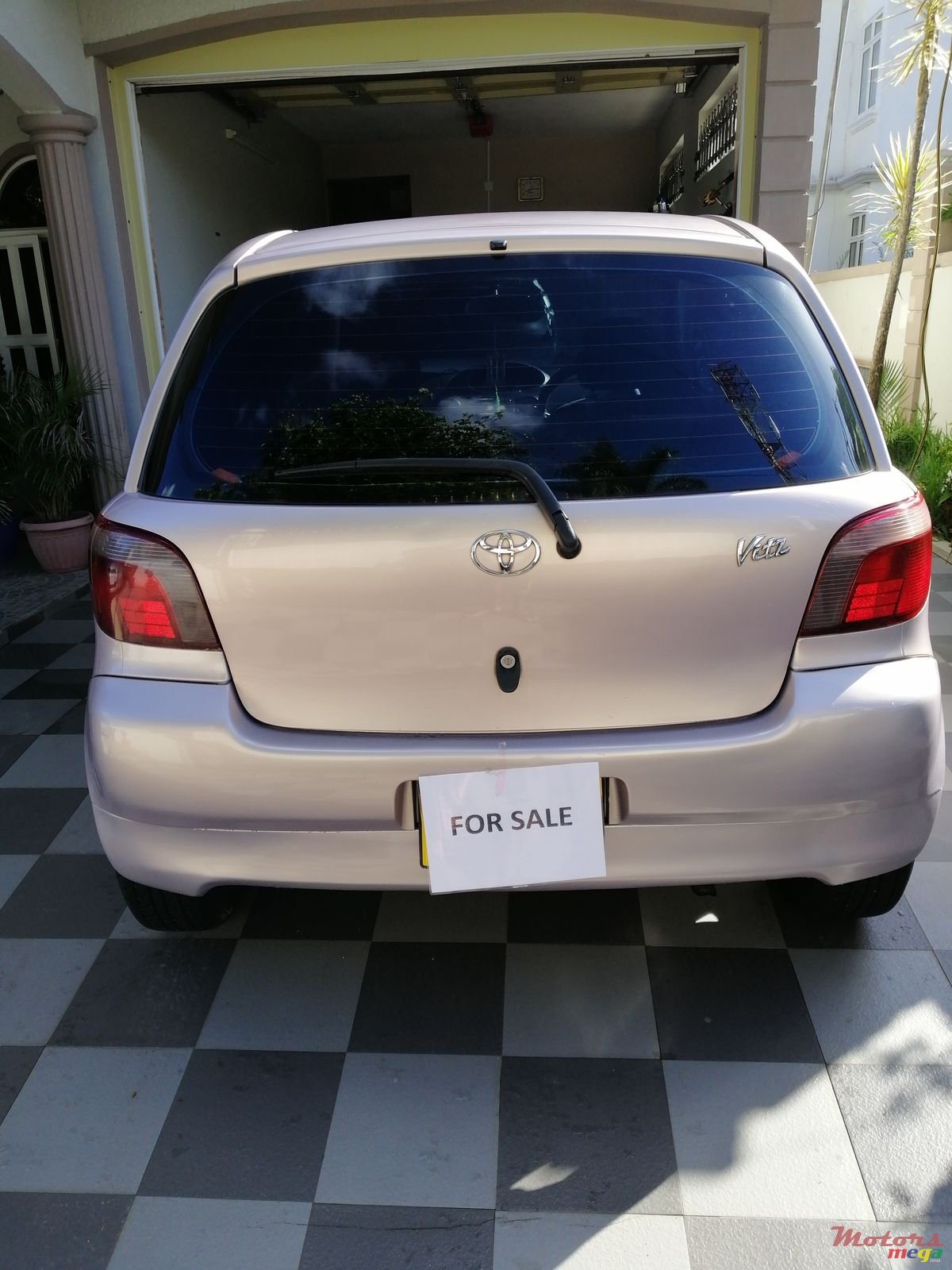 2000' Toyota Vitz photo #2