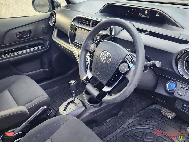 2020' Toyota Aqua photo #4