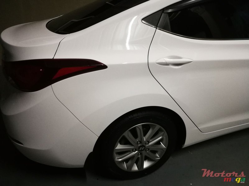 2015' Hyundai Elantra tinted windows photo #2