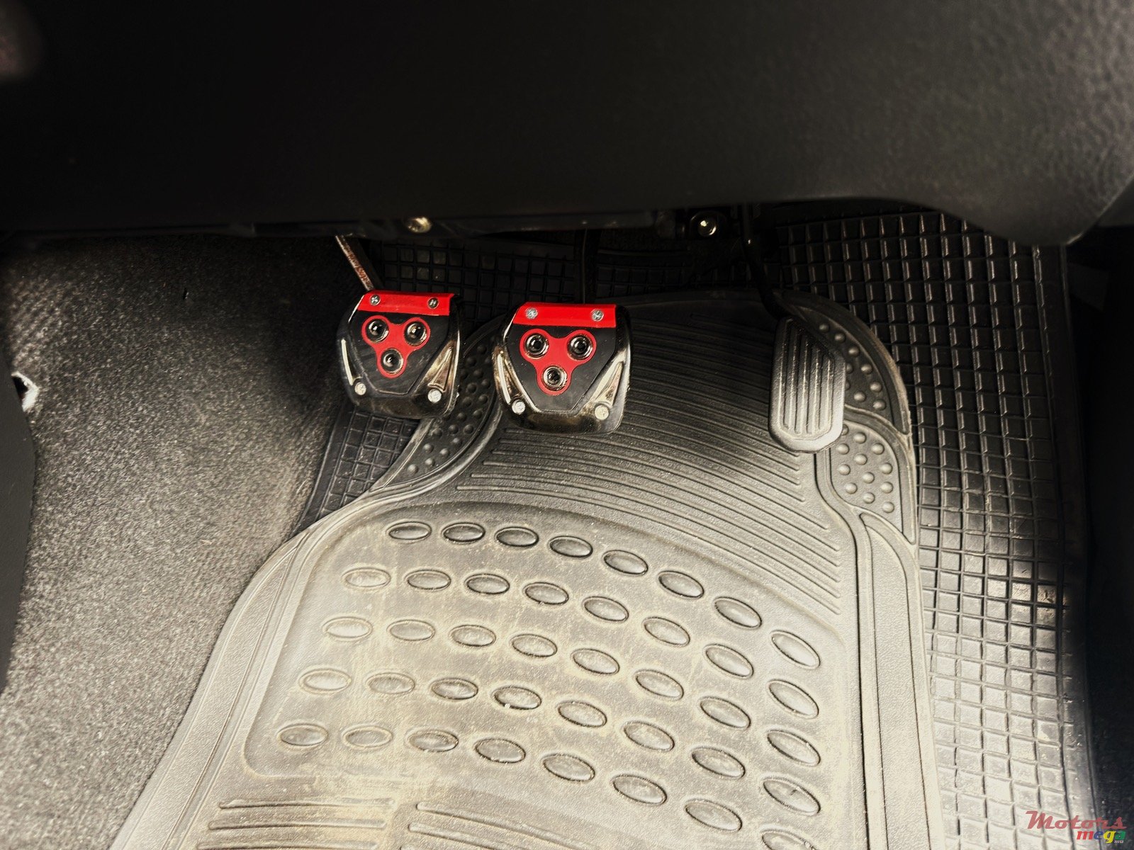 2017' Toyota Yaris photo #7