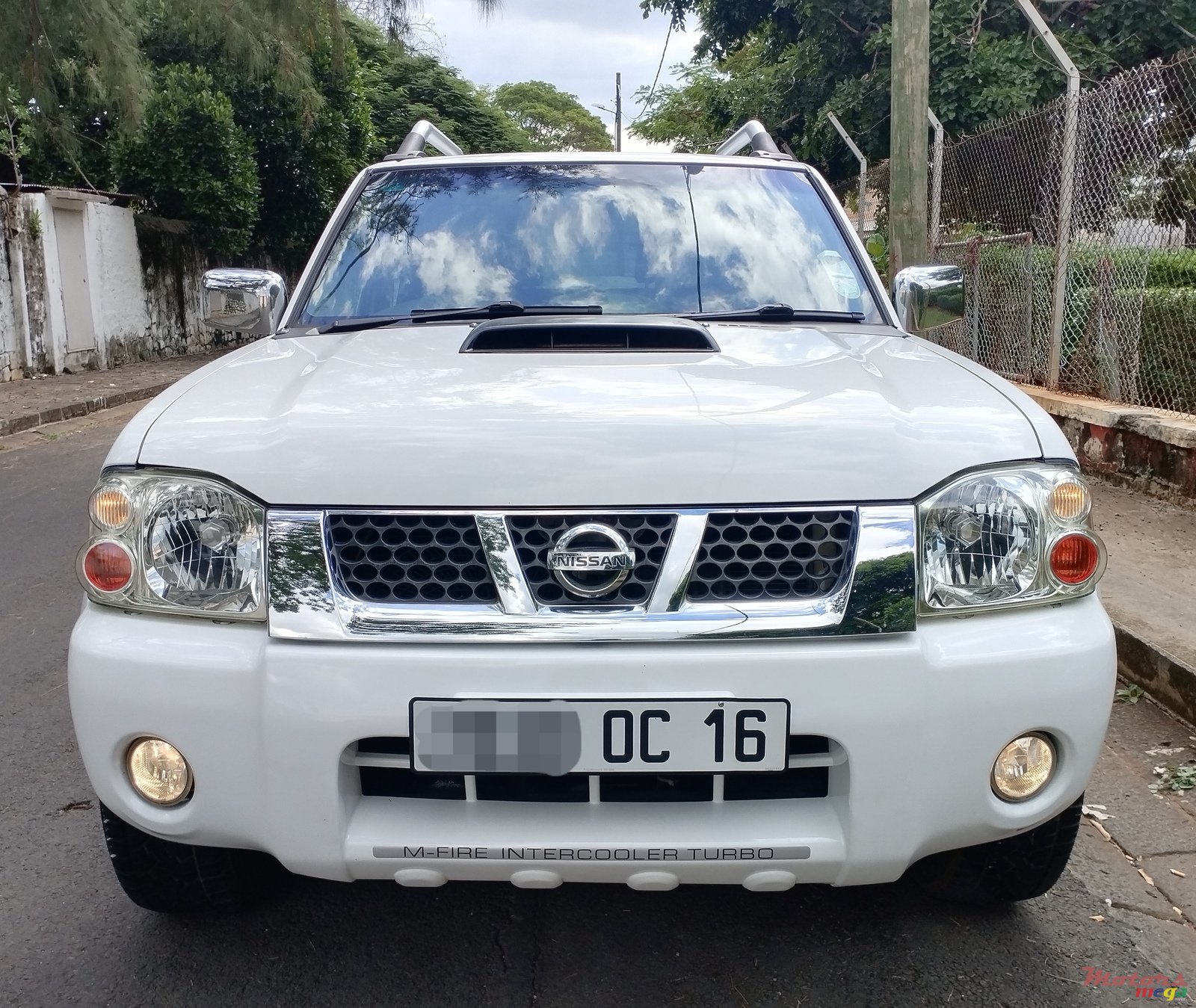 2016' Nissan Hardbody photo #2