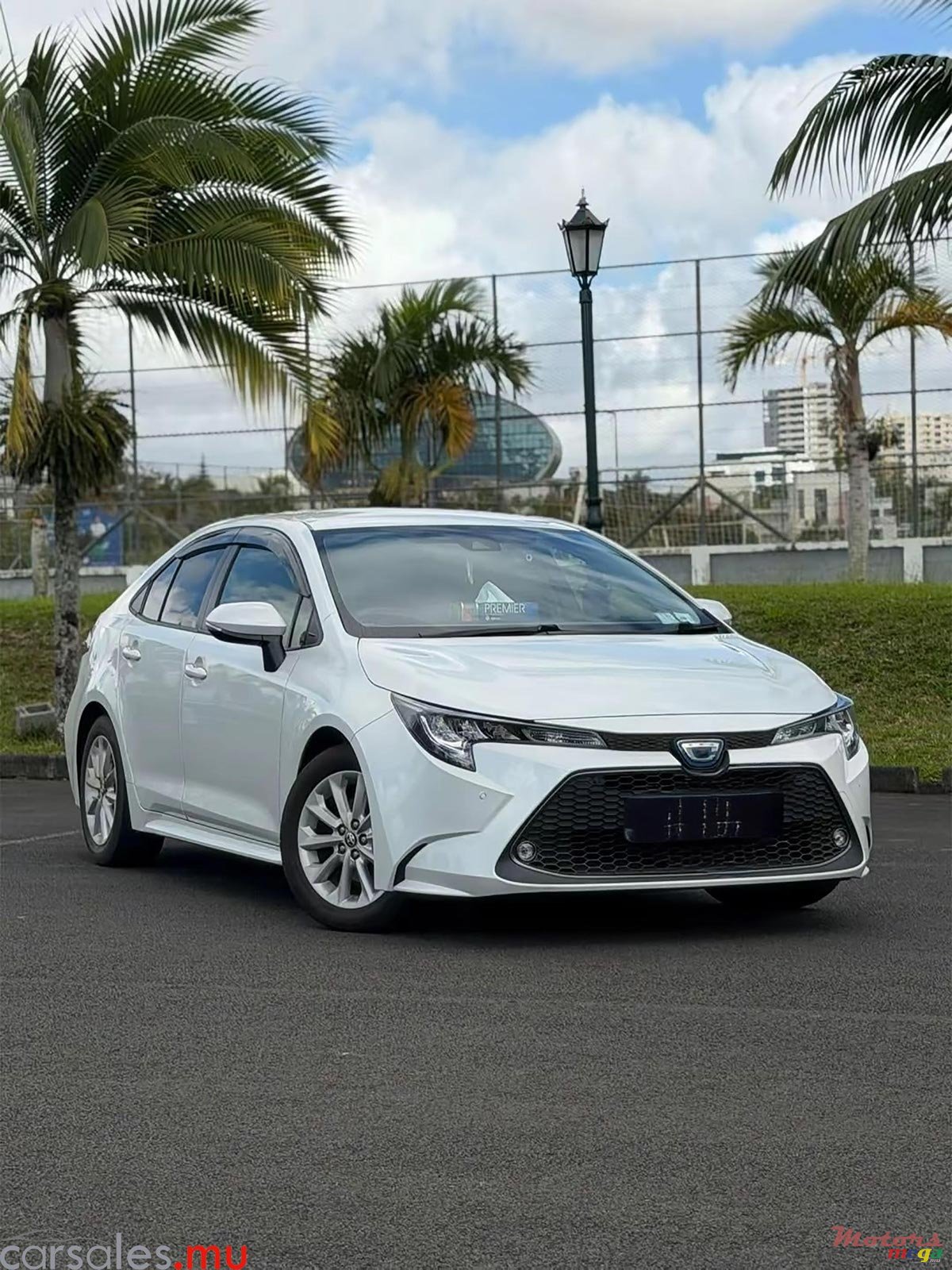 2022' Toyota Corolla 1.8 Hybrid photo #2