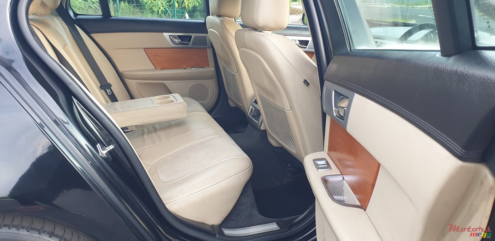 2014' Jaguar XF 2.0 photo #7