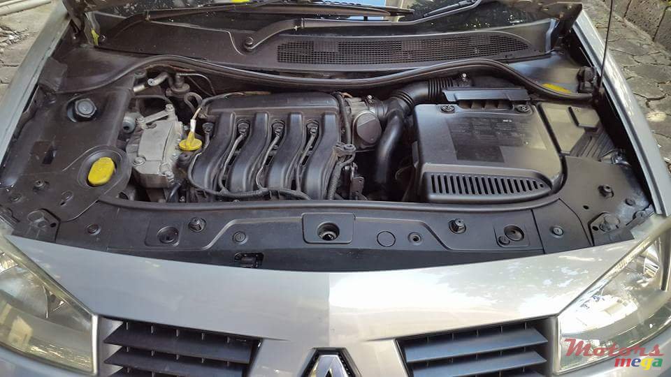 2004' Renault Megane photo #4